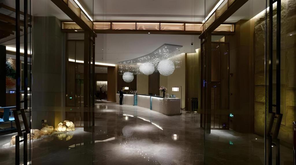 Royce Hotel Шэньчжэнь Экстерьер фото